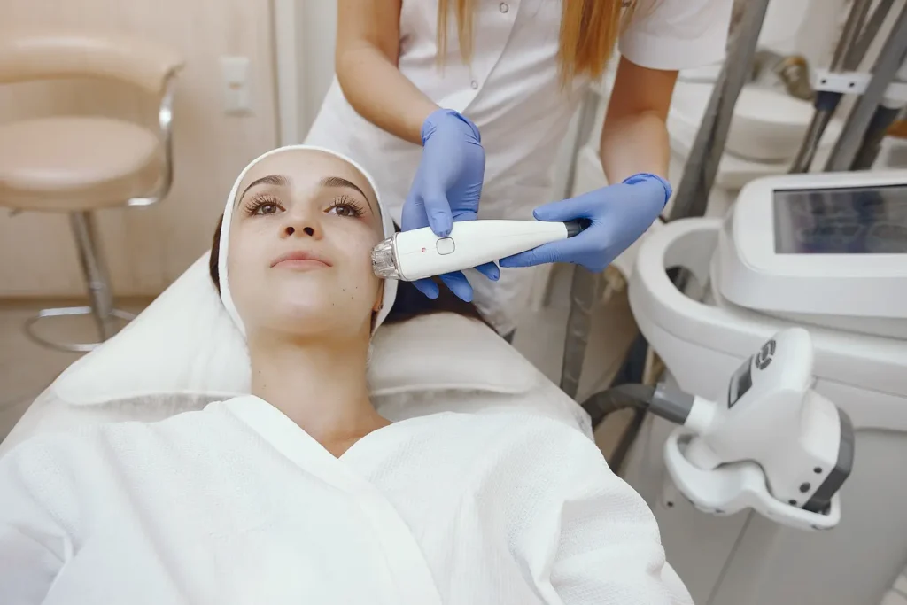 Maestría en Aparatología Estética Avanzada RF HIFU y Equipos 1